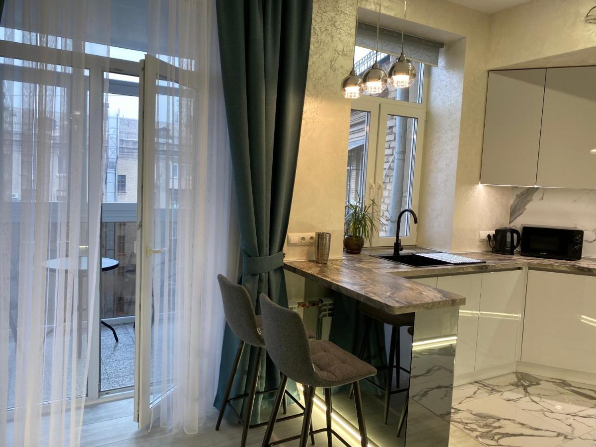 Panorama Luxury Apartment In The House With A Spire, A Historical Building In The City Centre Kharkiv Exterior photo